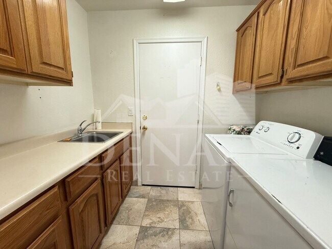 Building Photo - 23906 S Sunland Ct