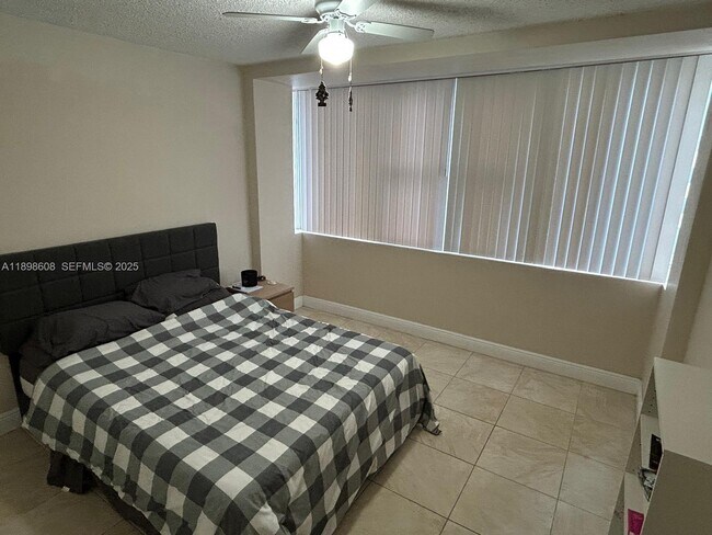 Building Photo - 7545 E Treasure Dr