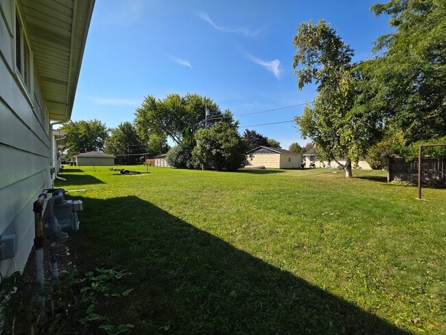 Building Photo - 1263-1265 Meadow Ln