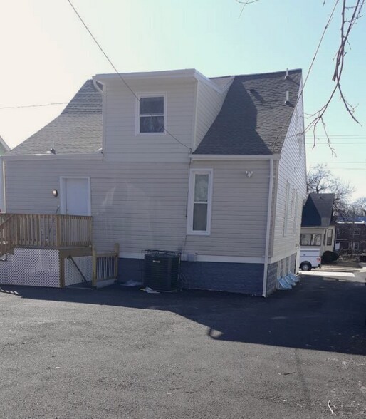 Building Photo - 3818 W Cold Spring Ln