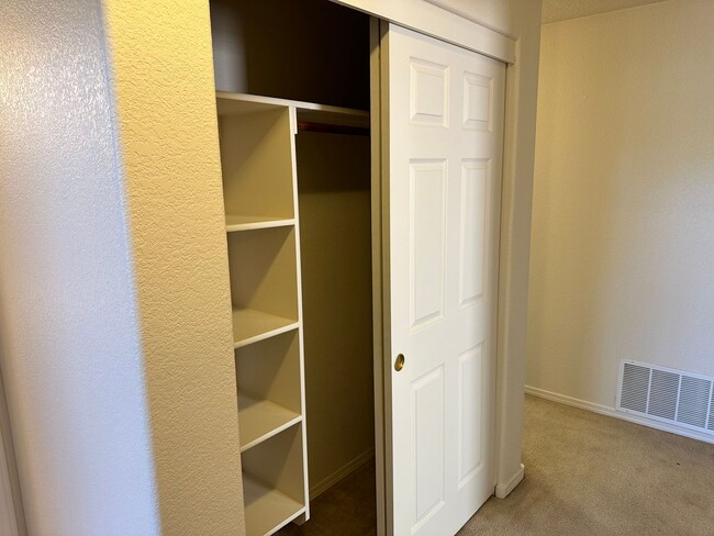 Building Photo - Large 3 bed / 2 Bath | Desirable Cabezon H...