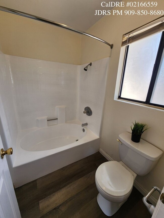 Building Photo - Price Lowered! Fontana 3 Bedroom Home