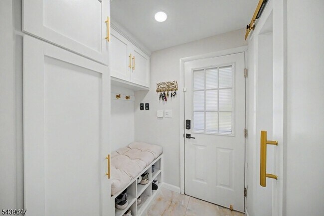 Building Photo - 5 Forest Dr