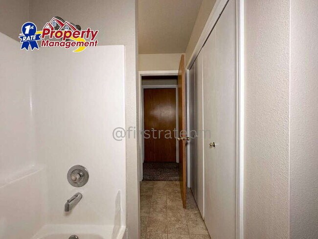 Building Photo - 4721 W Pasadena Ln