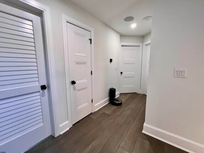 Building Photo - 16 A S Fredericksburg Ave