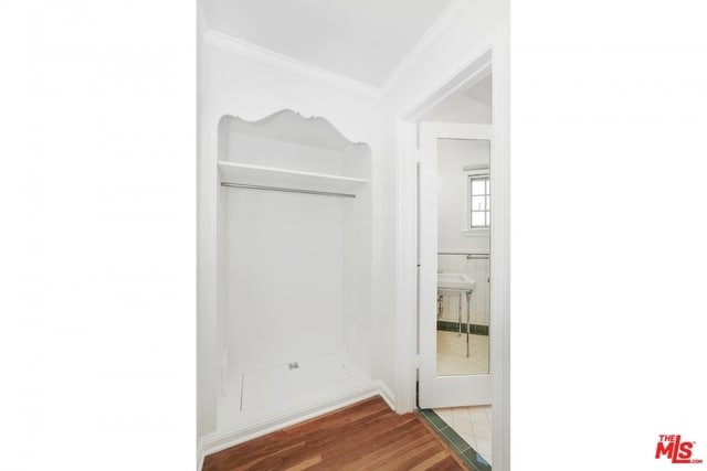 Building Photo - 2675 Glendower Ave