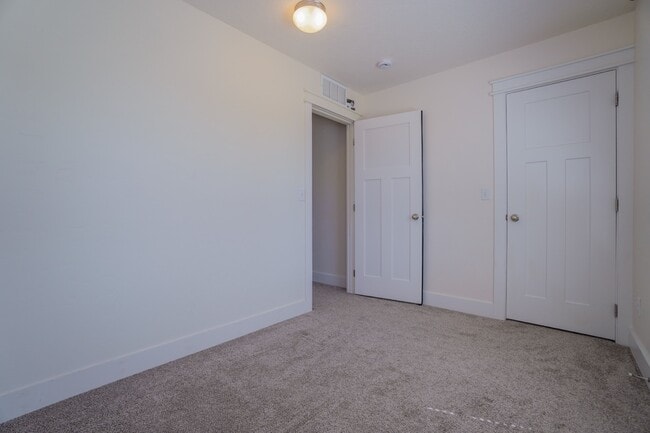 Building Photo - 1655 N Azurite Pl