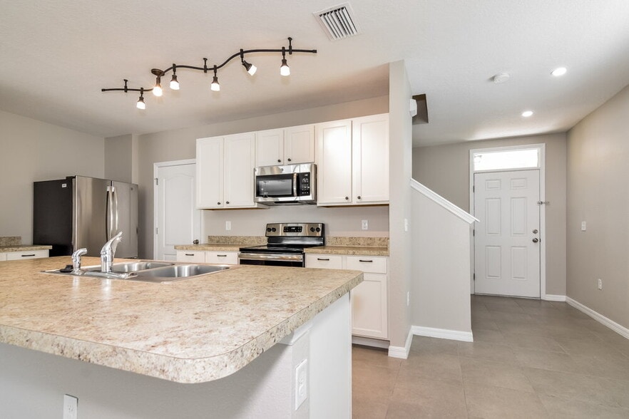 Building Photo - 10508 Whispering Hammock Dr