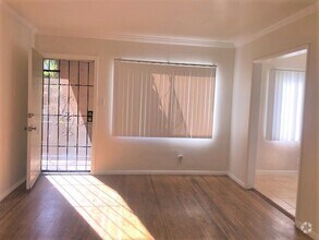 Building Photo - Spacious and bright  1bed/1bath