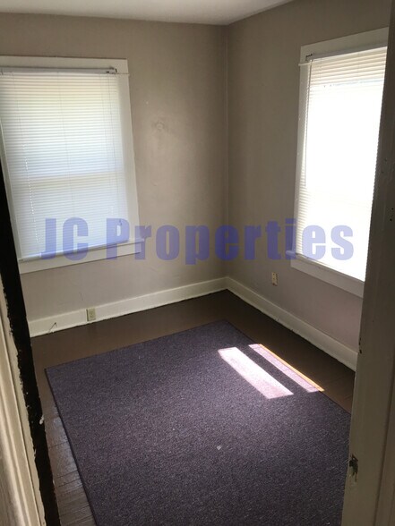 Building Photo - 1252 Catalpa Dr.