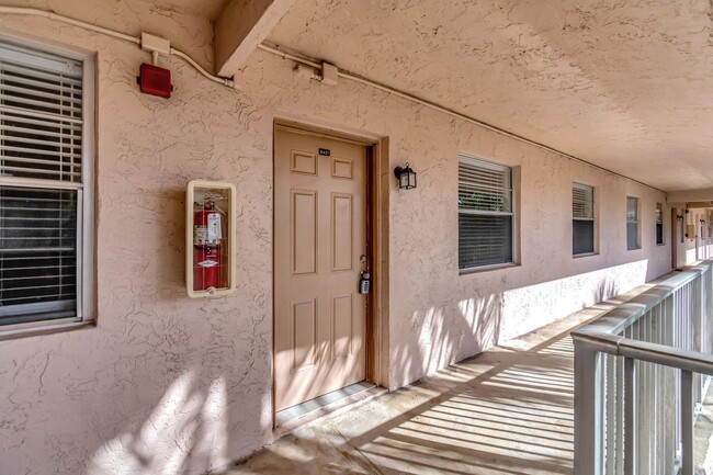 Building Photo - 8431 Royal Palm Blvd
