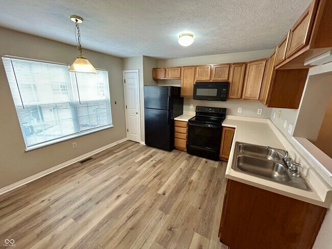Building Photo - 3039 Armory Dr
