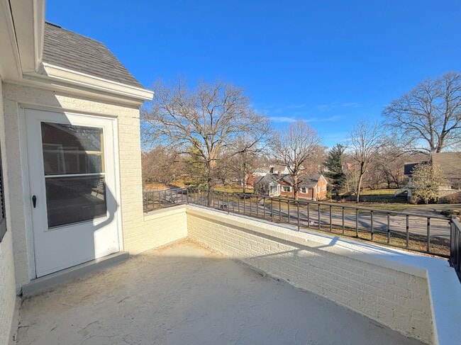 Building Photo - 27 Sunnymede Dr