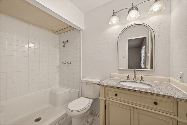 Building Photo - 6206 Homeview Dr