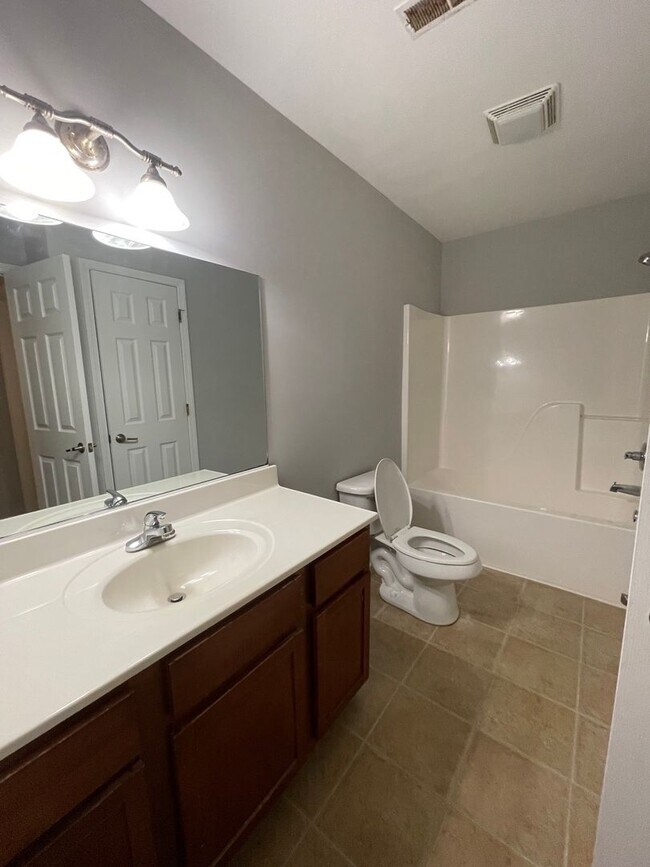 Building Photo - 7920 Ellisville Ln