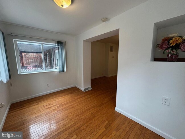 Building Photo - 2707 S 9th St