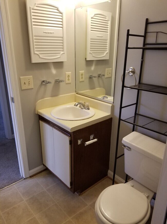 Building Photo - 109 Stratford Dr