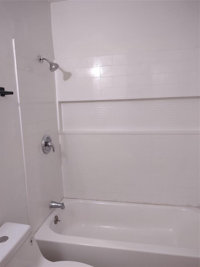Building Photo - 5405 Brompton Cir