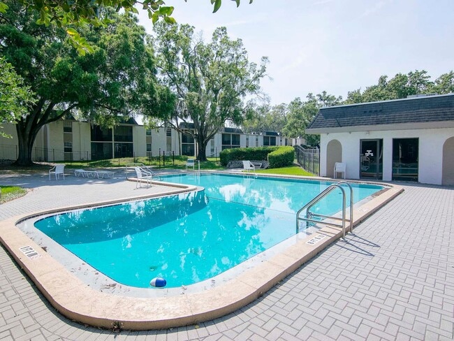 Building Photo - Ground Floor - Corner/End Unit - Upgraded ...