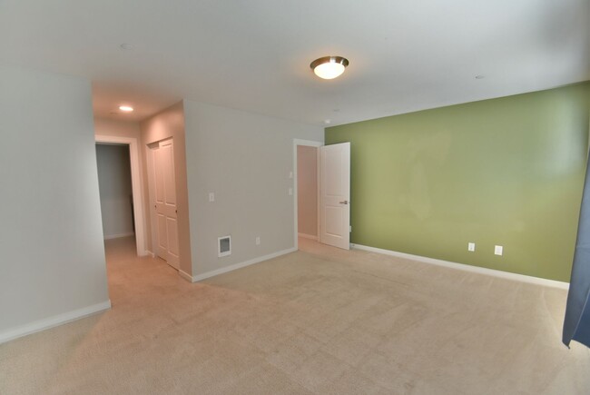 Building Photo - 3Bd/3Ba Lynnwood Townhouse