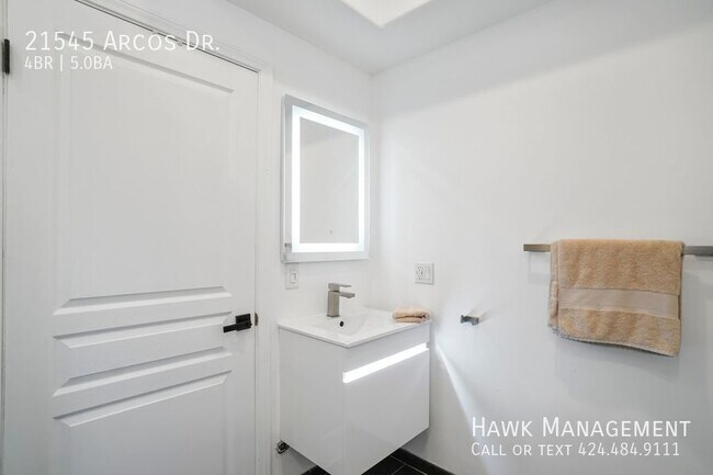 Building Photo - 21545 Arcos Dr