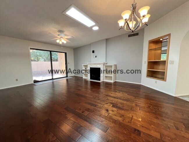Building Photo - Two Bedroom Townhouse
