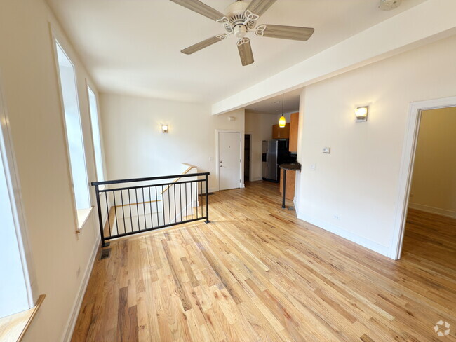 Building Photo - 2835 N Damen Ave