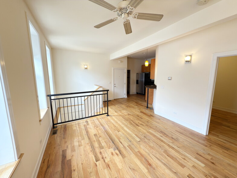 Primary Photo - 2835 N Damen Ave