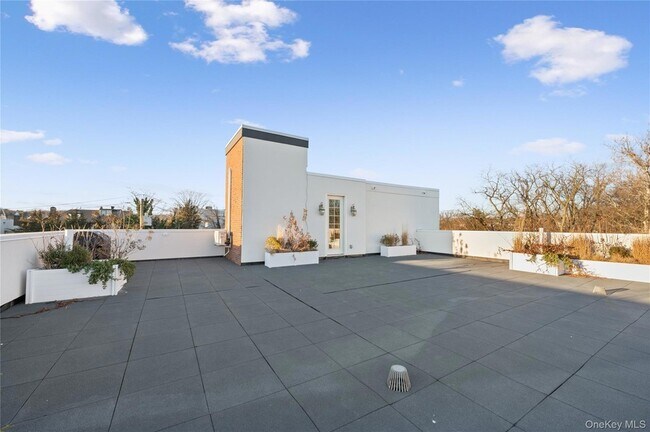Building Photo - 355 Phillips Park Rd