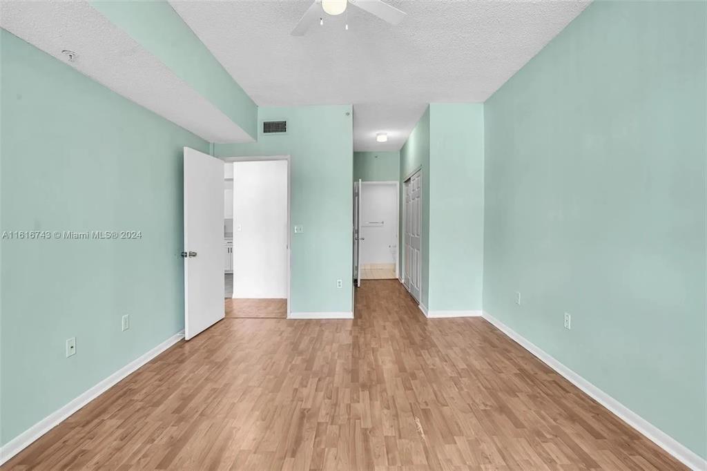 Building Photo - 6928 SW 39th St