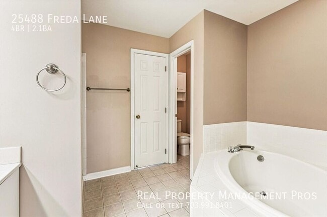 Building Photo - 25488 Freda Ln