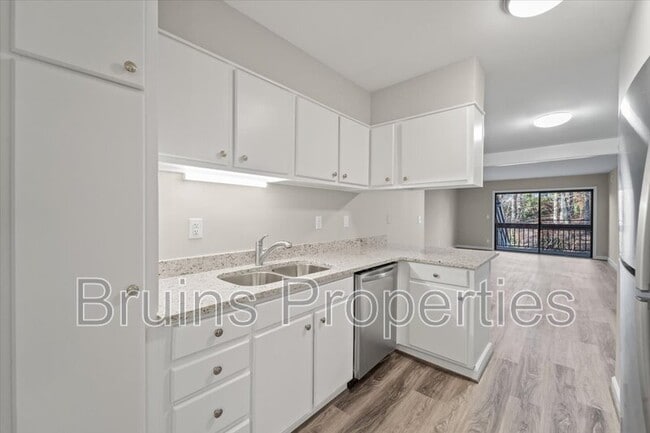 Building Photo - 1504 Benjamin Pkwy