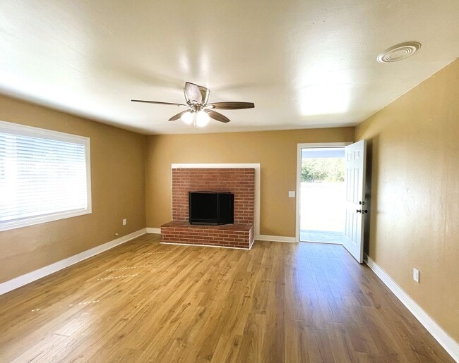 Building Photo - 5250 Whispering Creek Dr