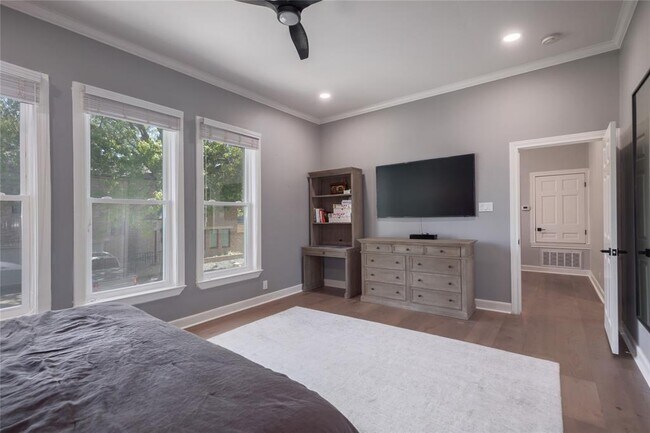 Building Photo - 1807 San Gabriel St