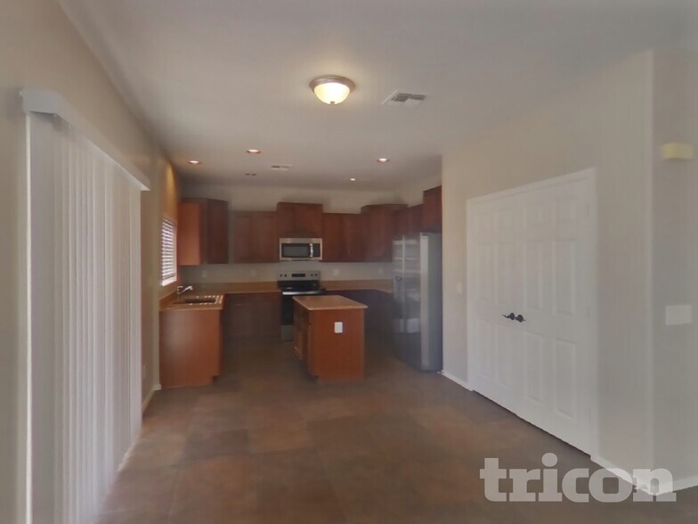 Building Photo - 44103 W Neely Dr