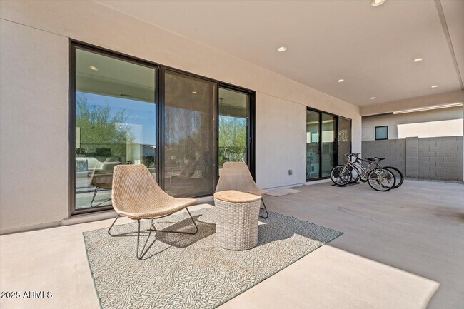 Building Photo - 816 E Monte Wy
