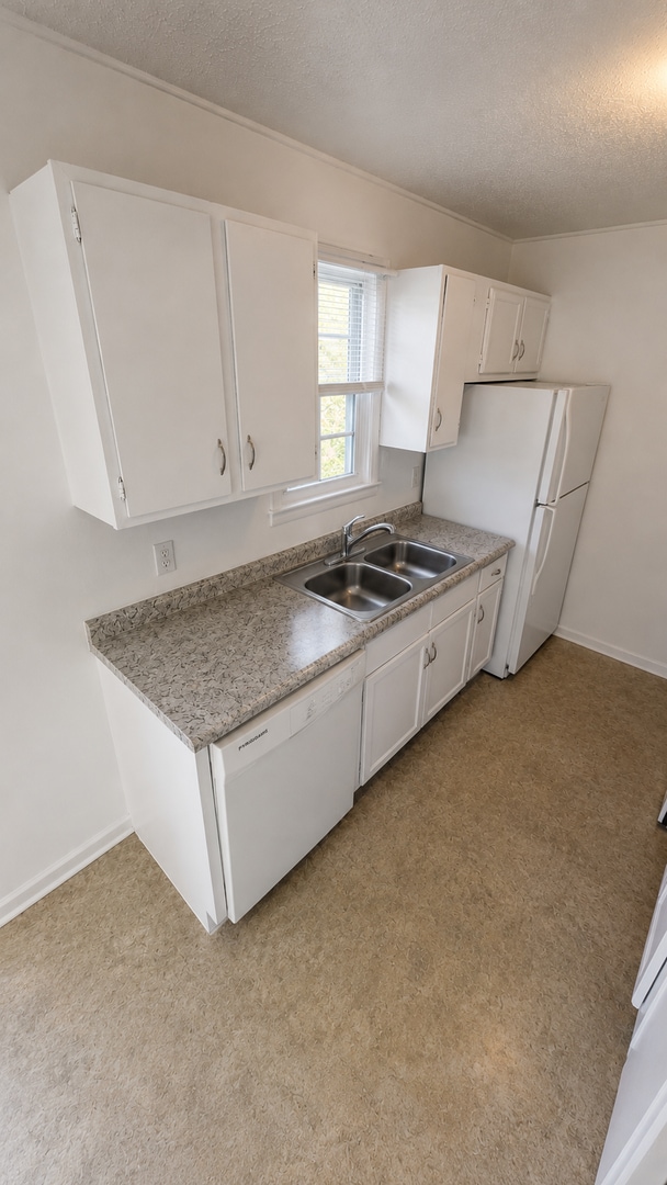 Building Photo - 2 Cedar Hill Cir