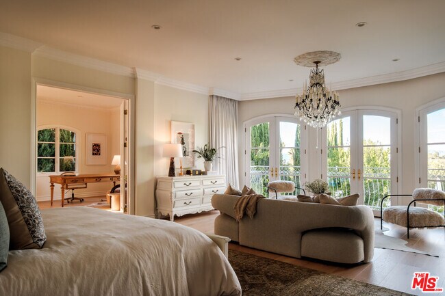 Building Photo - 18875 Pasadero Dr