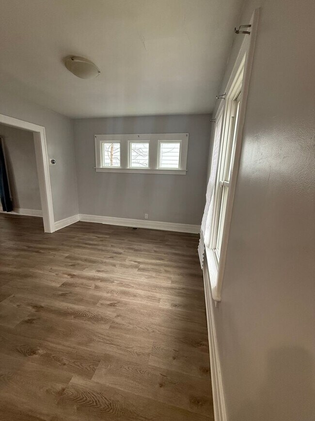 Building Photo - Downtown Mt. Clemens Home