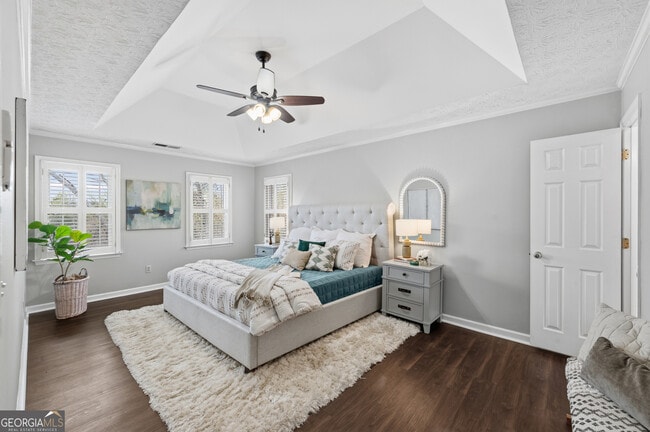 Building Photo - 4229 N Mountain Rd NE