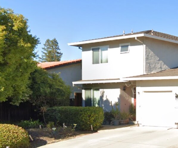 Building Photo - 5747 Clematis Dr