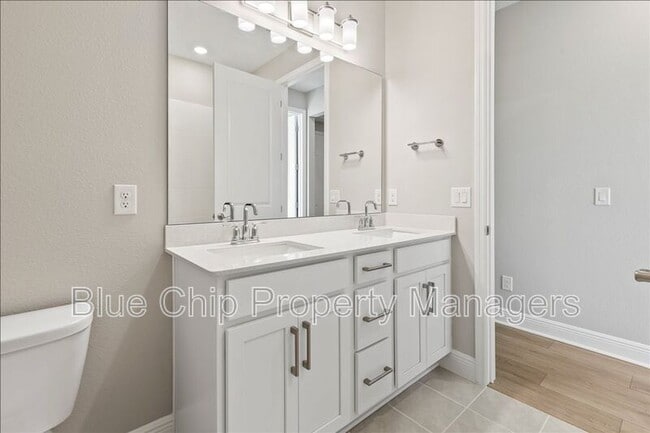 Building Photo - 1229 Pampus Dr