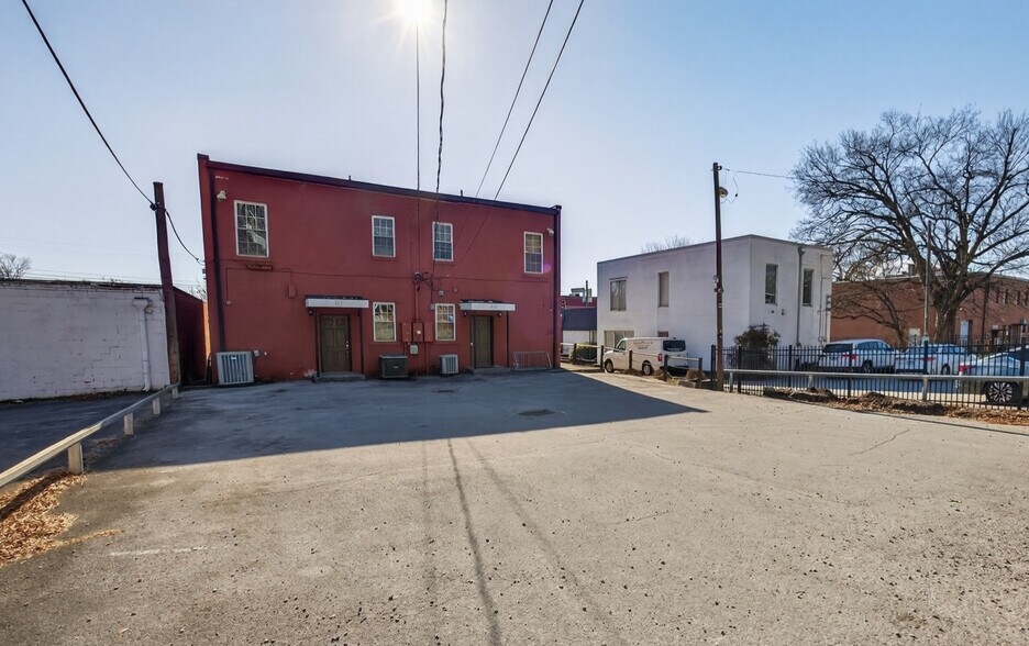 Building Photo - 823 McCallie Ave