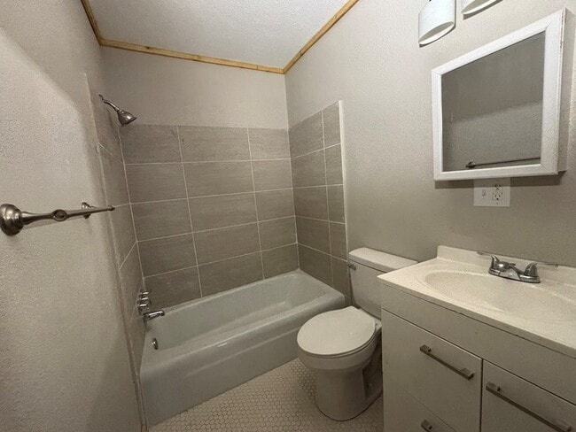 Building Photo - 106 High