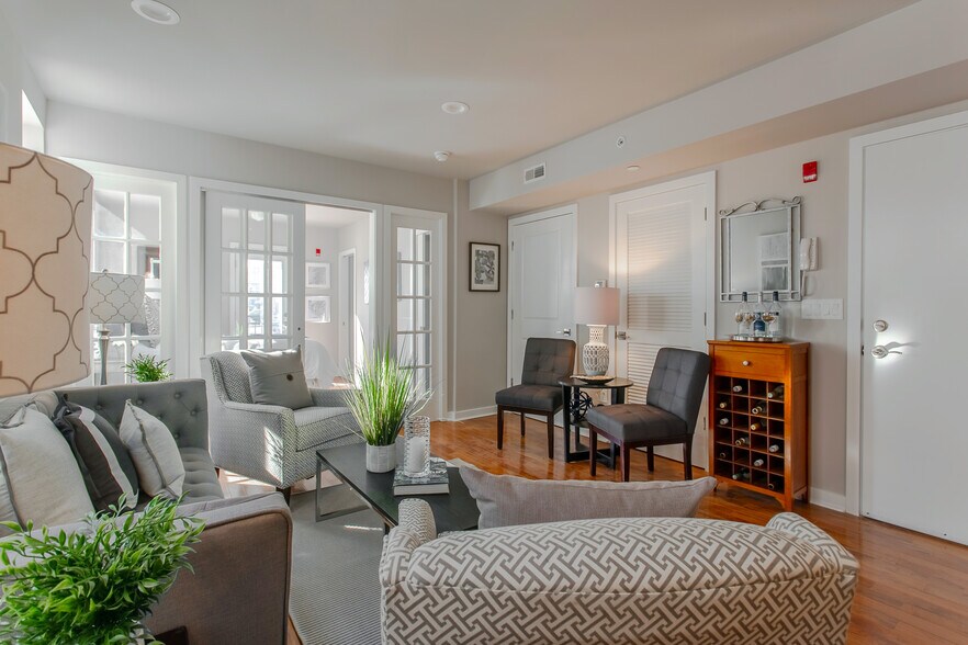 Building Photo - 820 Glenbrook Ave