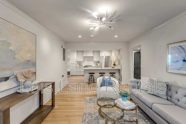 Building Photo - 7 Logan St