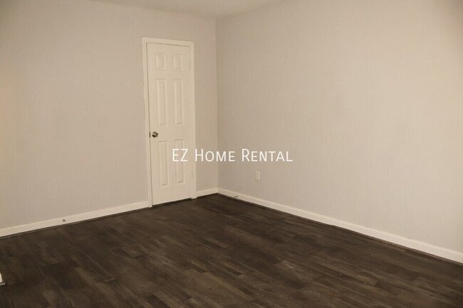 Building Photo - Welcome Home to a updated 2-Bedroom, 1.5-B...