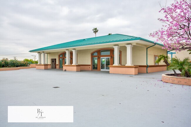 Building Photo - Luxurious Modern Condo in Alhambra