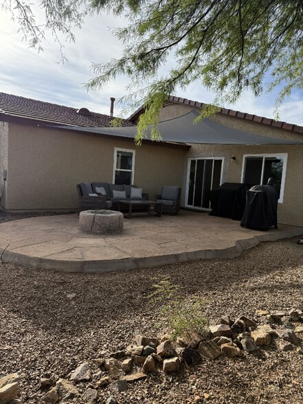 Building Photo - 615 E Sterling Canyon Dr