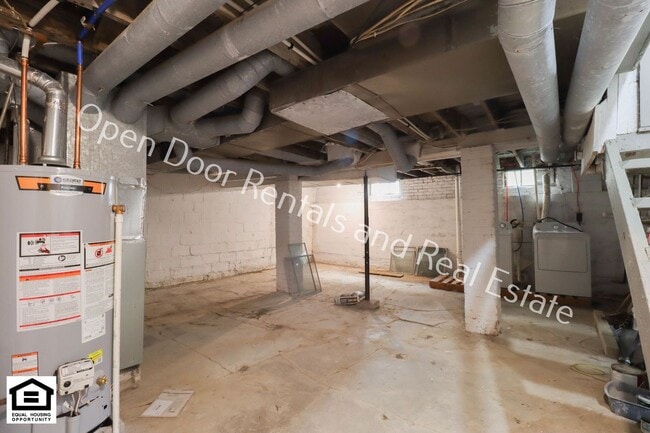 Building Photo - Now available 3 bedroom home